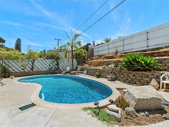 3rd image of 726 W Hacienda Dr