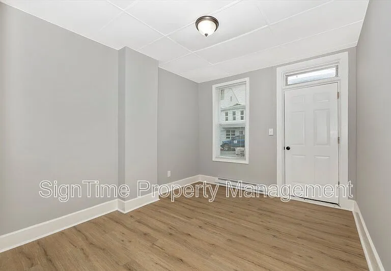 114 N Conococheague St — Photo 4