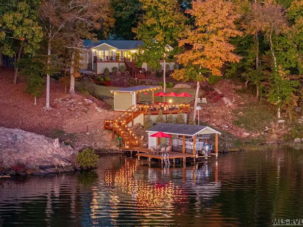 17 Lakeview Dr, Bracey, VA 23919