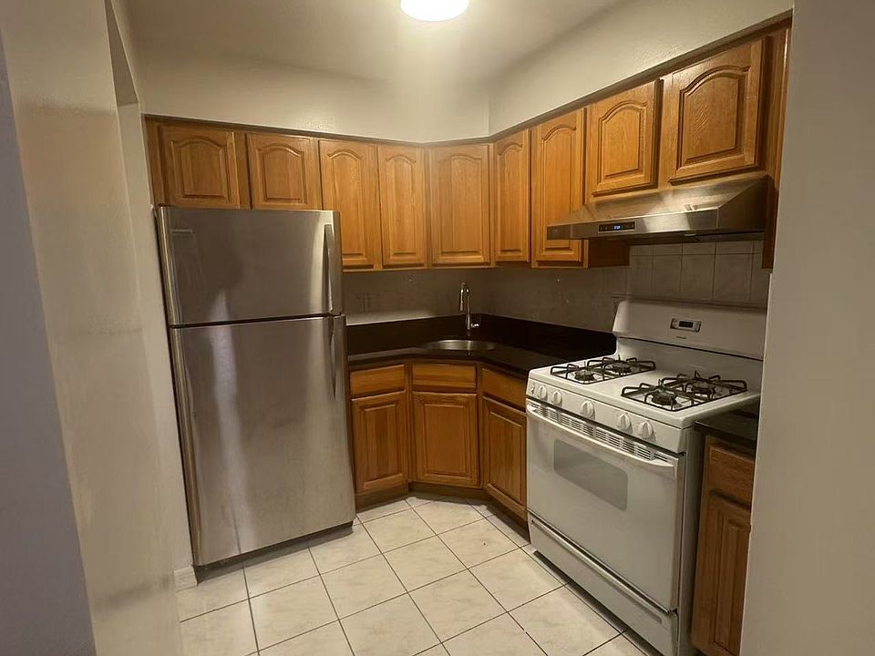 1st image of 3424 106th St Floor 3