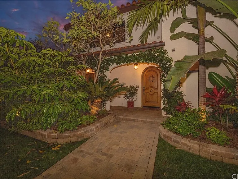 1337 Vuelta Grande Ave — Photo 45
