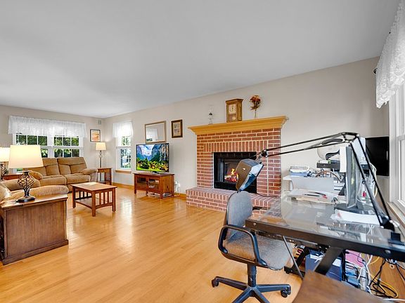 5th image of 2304 Tremont Ave