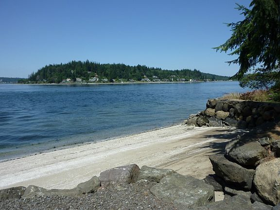 4th image of 6601 Beach Dr E