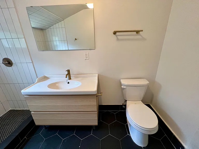 420 Whitney Ave — Photo 42