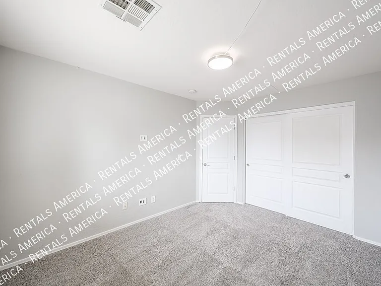4563 E Oxford Ln — Photo 47