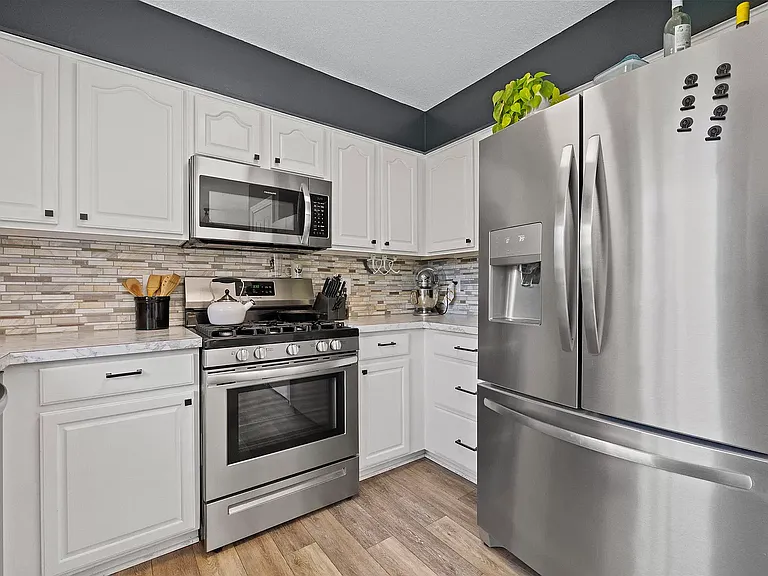 2226 Bluewater Trl — Photo 11