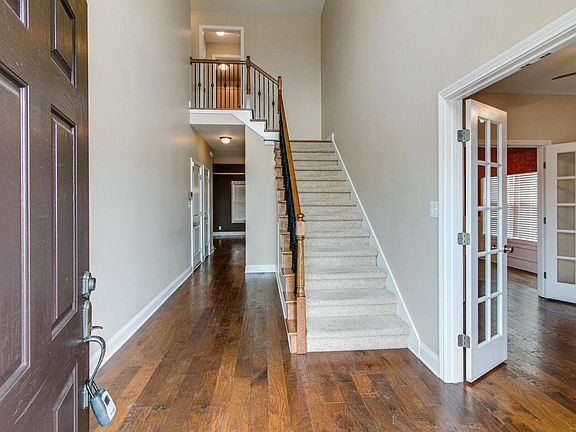 2nd image of 114 Parkland Cir