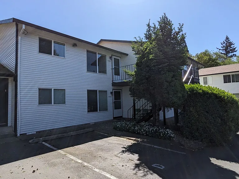 4102-4128 SE Cesar E Chavez Blvd — Photo 37