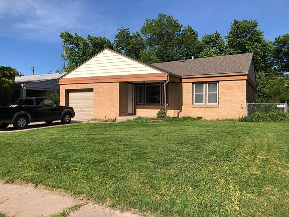 Front yard 1714 Windsor, attractive all brick home