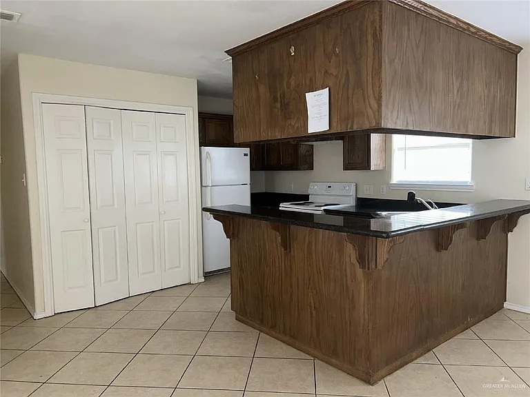 215 W Albatross Ave #B — Photo 2