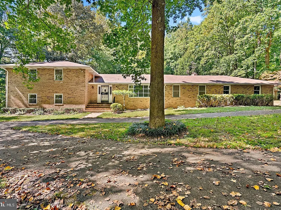 9409 Croom Acres Dr
