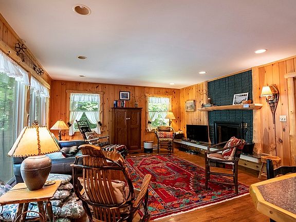 3rd image of 25 Beech Hill Cir