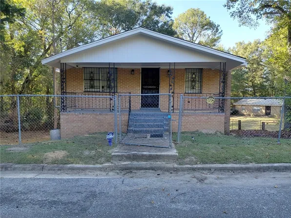 2202 Ridge St, Tuskegee Institute, AL 36088