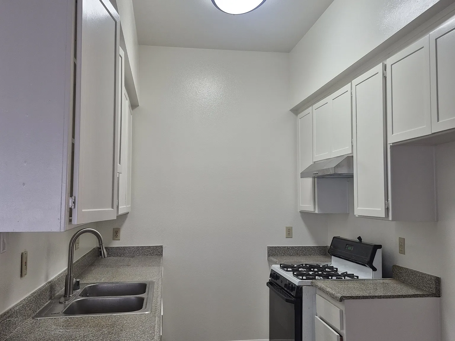 1 bed, 700 sqft, $1,850 — Photo 3