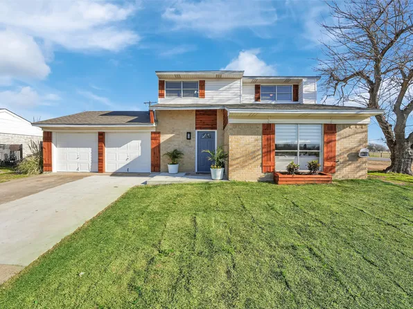 1338 S San Saba St, Grand Prairie, TX 75052