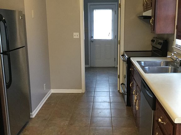 3rd image of 715 Carbondale Dr