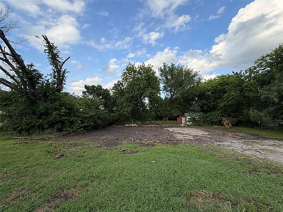 5th image of 808 N Goliad St