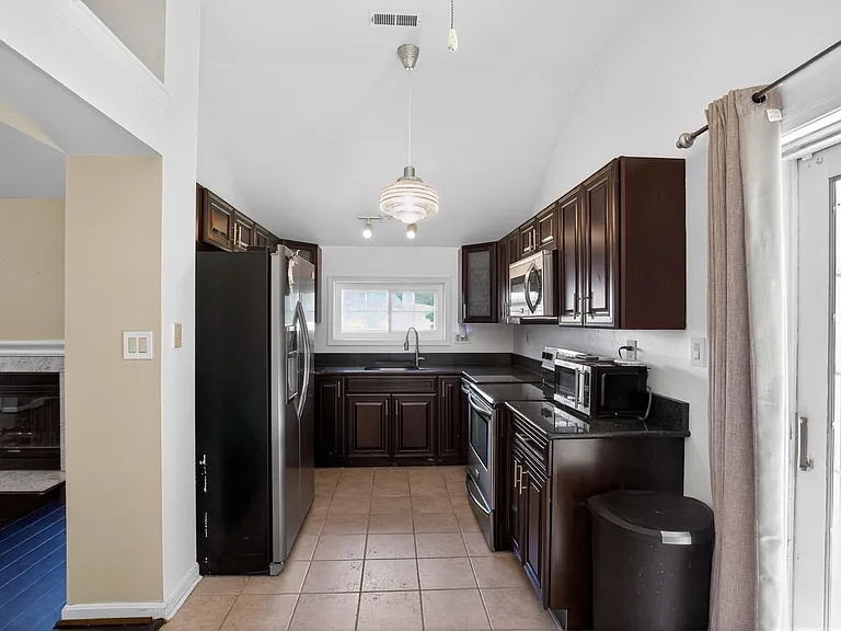 47950 Mayflower Dr — Photo 5