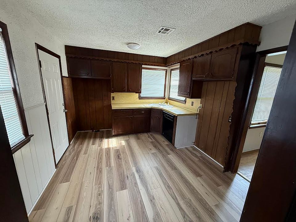 2nd image of 2105 W Birch Ave