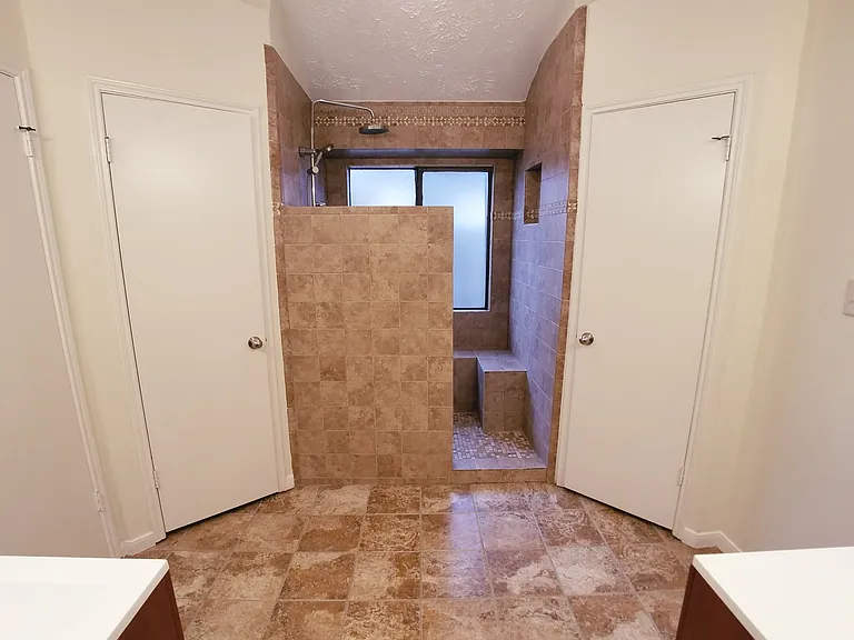 2111 Echo Rdg — Photo 23