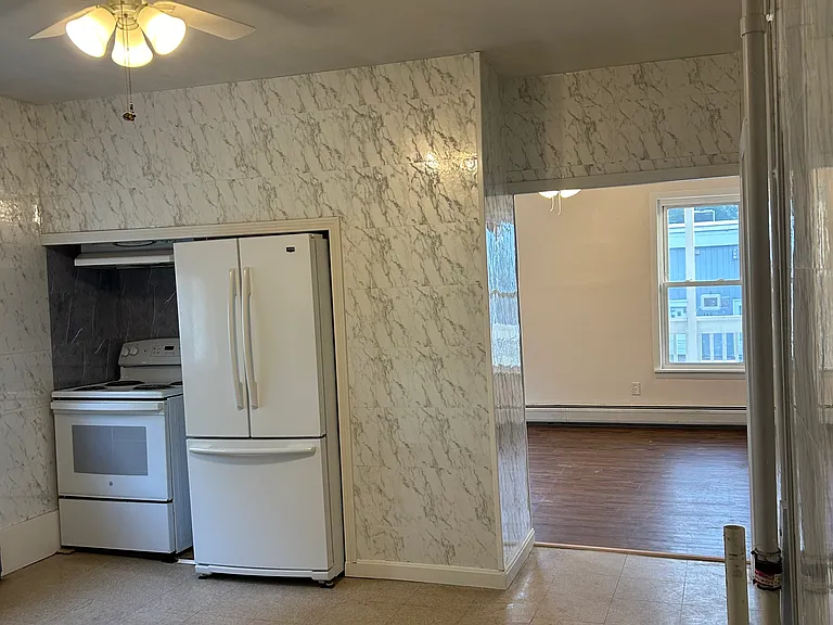 145 Blaine St #1F — Photo 2