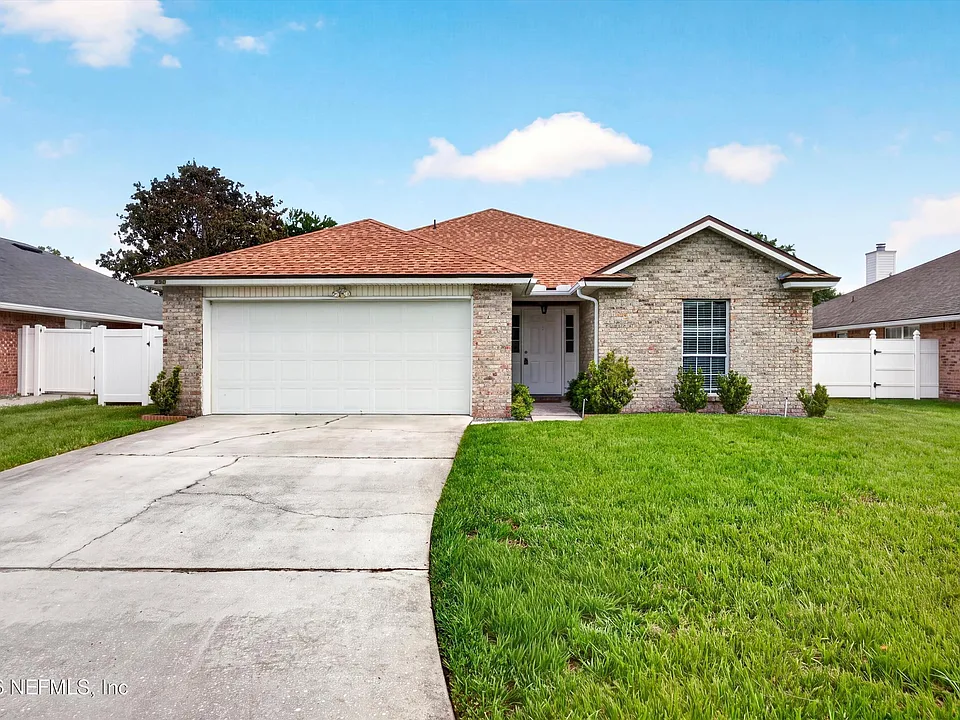 490 Hillside Dr