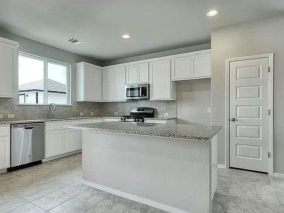 4th image of 1289 Goforth Rd