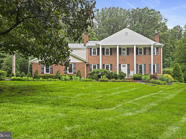 11904 Paradise Ln, Oak Hill, VA 20171