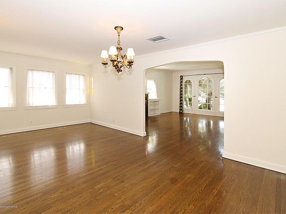 4th image of 406 S Orange Dr