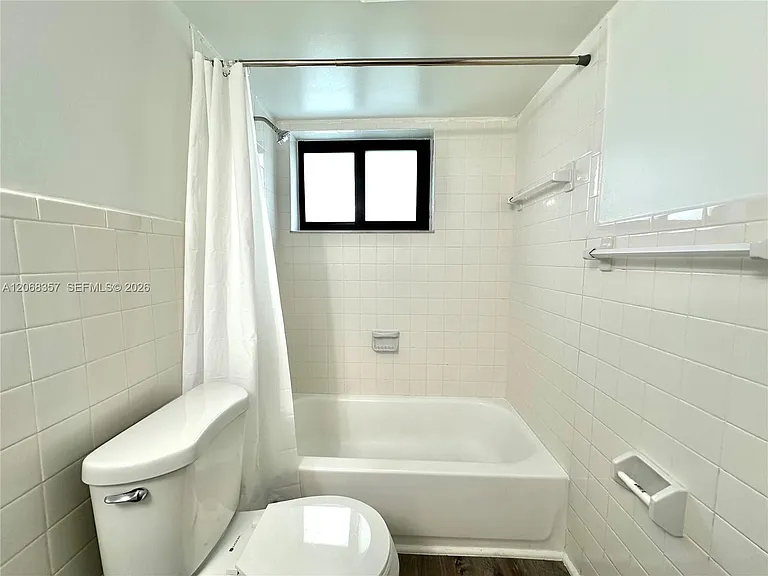 529 SW 4th St #303 — Photo 12