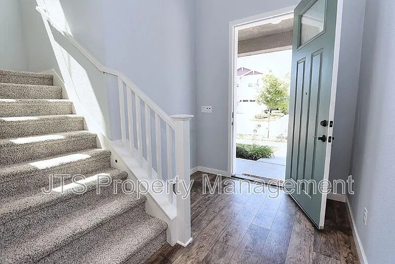 3 bed, 3.0 bath, 2474 sqft, $3,095 — Photo 4