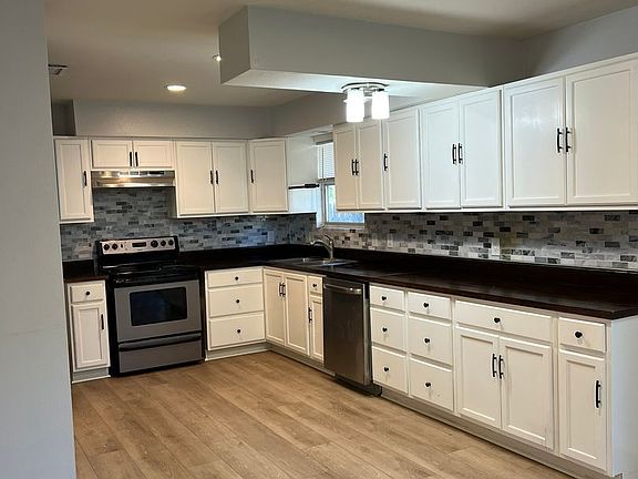2nd image of 9 Las Flores Dr