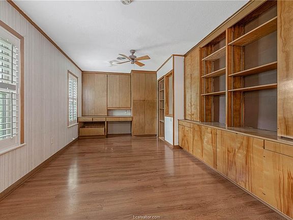 3rd image of 902 Holik Dr