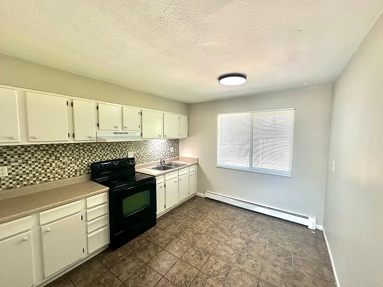 6450 Chippewa Rd — Photo 11