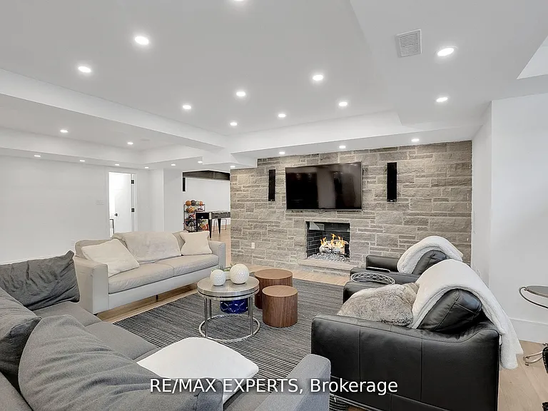 7 Woodvalley Dr — Photo 31