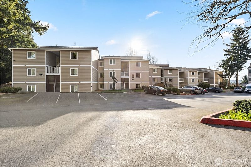 3rd image of 12429 NE 130th Court #G304