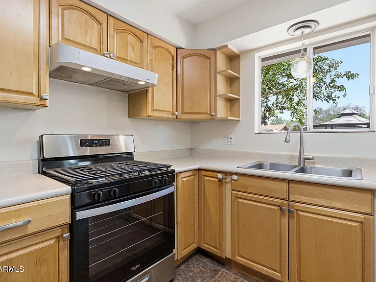 250 E Park Ave — Photo 10