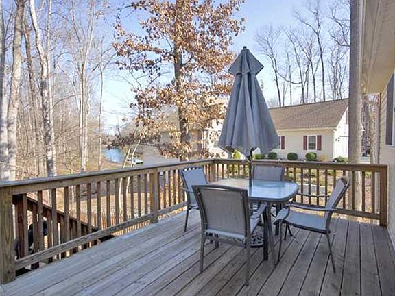 4th image of 58 Jefferson Dr W