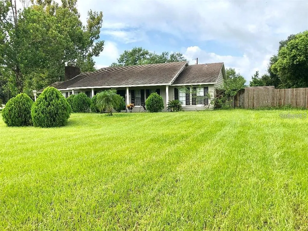 3 bed, 2.0 bath, 1948 sqft, $2,600 — Photo 2