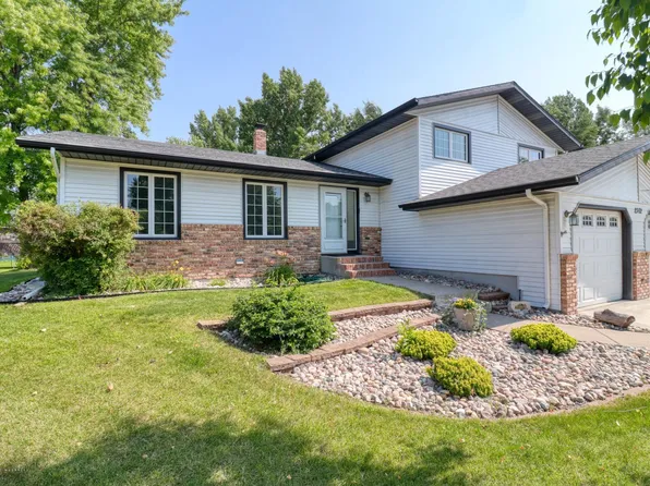 2302 Chancery St S, Moorhead, MN 56560