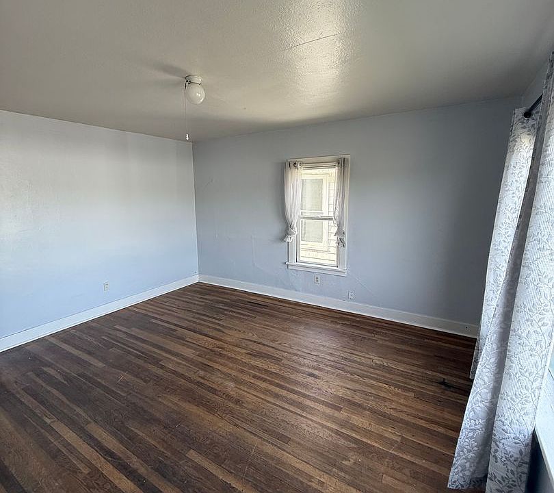 1st image of 615 W Market St #4