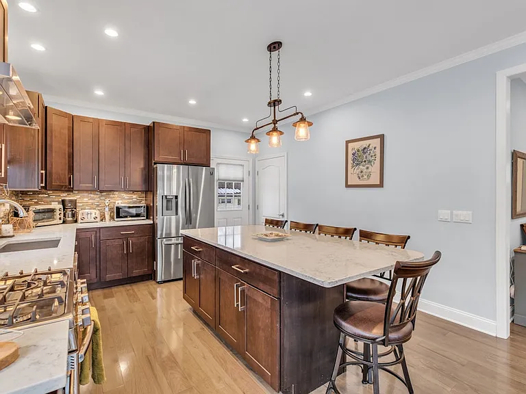300 Fiddler Ln — Photo 4