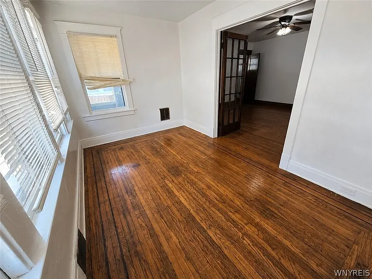 71 Brunswick Blvd #LOWER — Photo 4