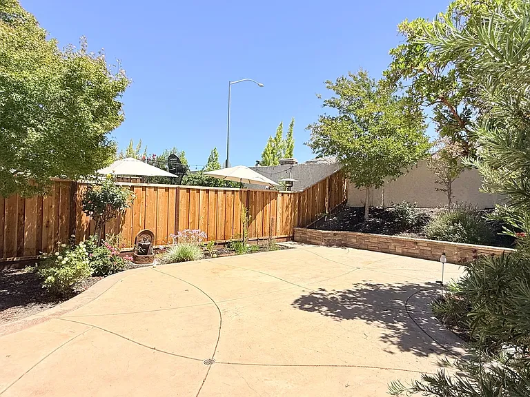 304 Karelian St — Photo 24