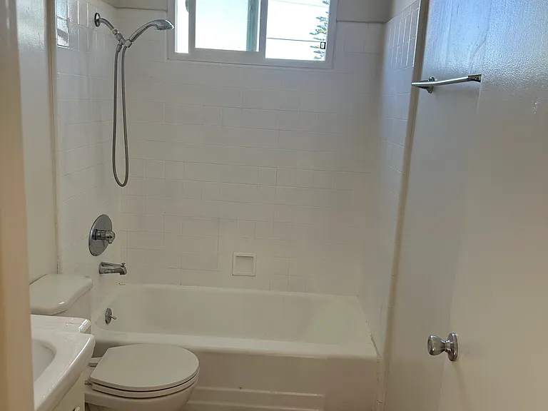8024 Owensmouth Ave #7 — Photo 17