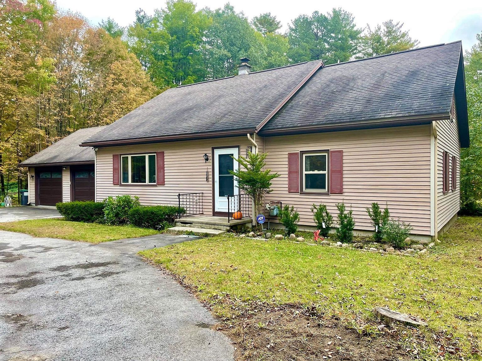 938 W MOUNTAIN Road, Queensbury, NY 12804 Zillow
