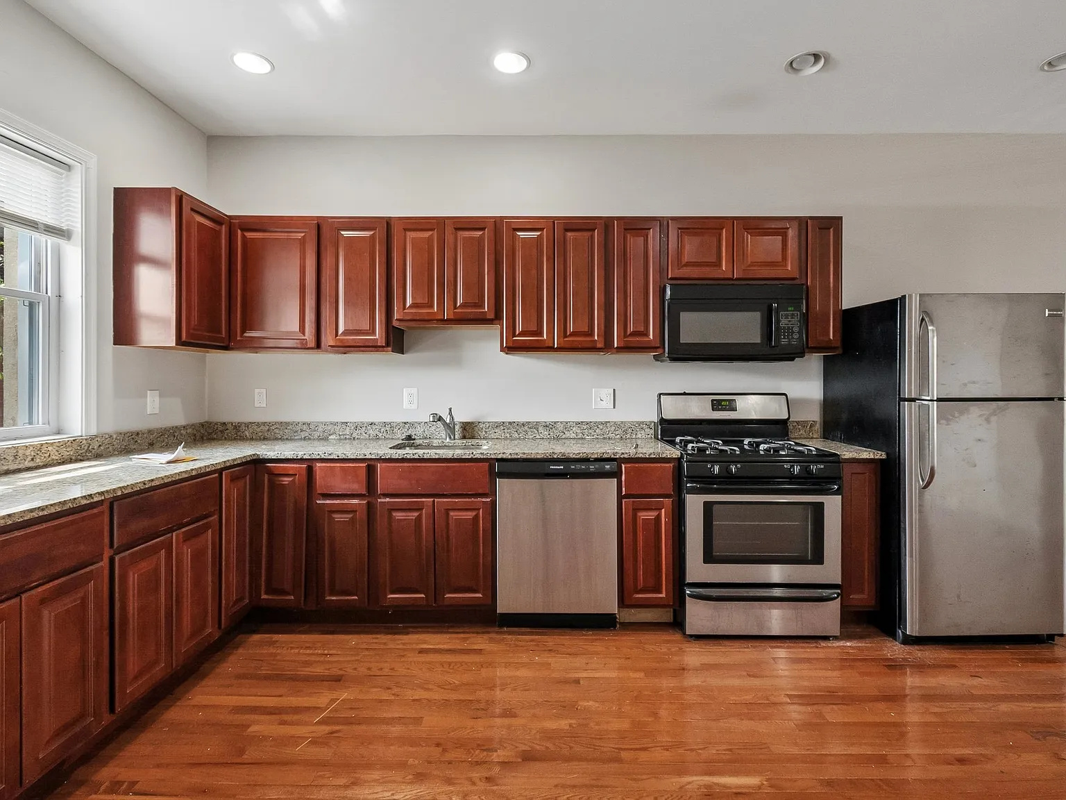 2 bed, $1,600 — Photo 3