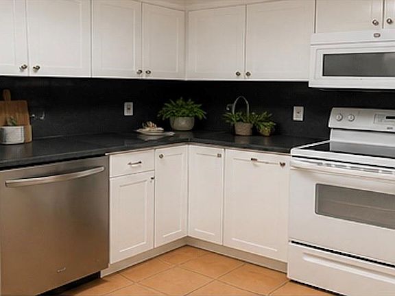 5th image of 9001 SW 94th St APT 113