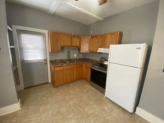 2nd image of 124 N Thornwood Ave