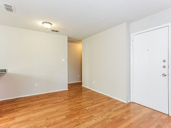5th image of 617 Sawyer Dr